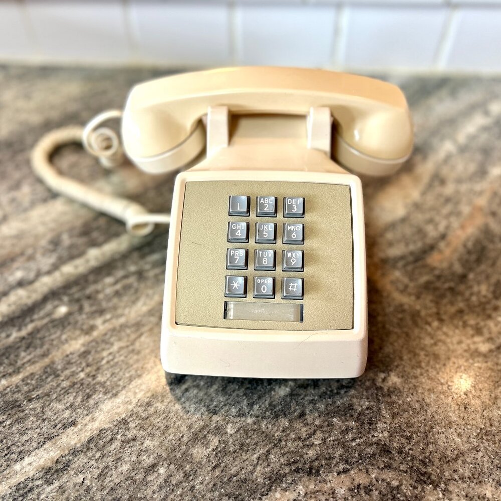Vintage Western Electric Bell System Touch Tone Desk Telephone Beige 2500DM